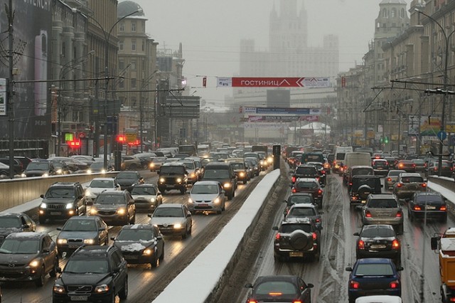 Циклон "Моника": Москву замело и сбрызнуло