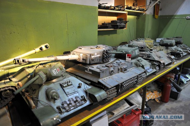 Мой гараж в масштабе 1:6