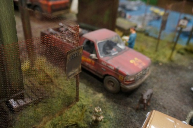 Диорама Garage Ford Thunderbird Convertible 1955 в гараже