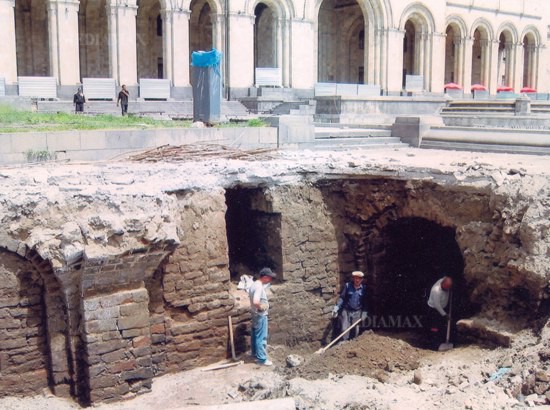 Здания занесенные грунтом