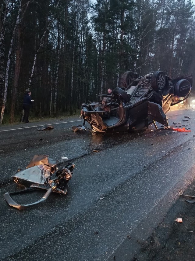 Водитель УАЗ "Патриот" забодал во время обгона в разрешенном месте встречную "Ладу Калину".