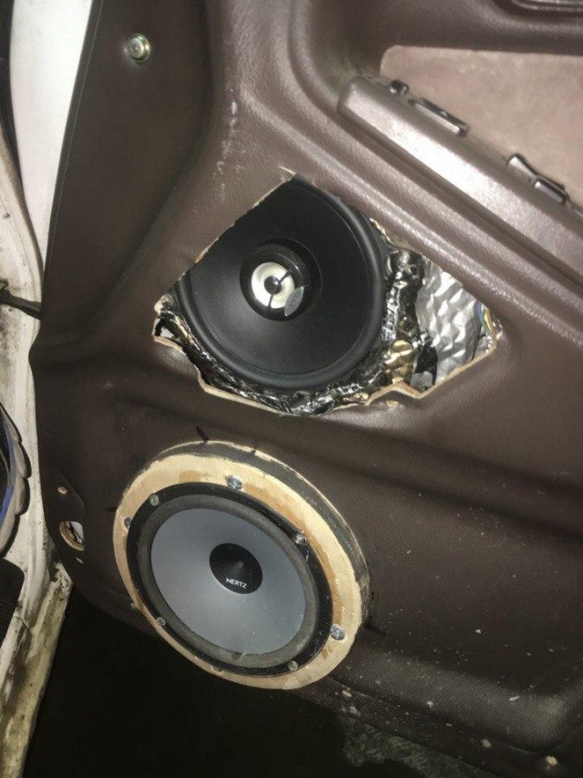 Гаражный тюнинг штатного автозвука: как делать не нужно