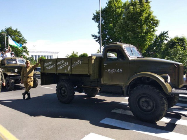 Автоколонна из техники времен Второй мировой войны проехала по Ташкенту