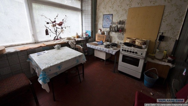 Пионерский лагерь с бассейном и бомбоубежищем
