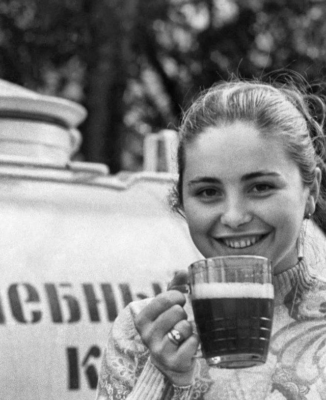 Недоброжелатели говорят, что тот квас любили черви, поэтому охотно поселялись в бочках.
