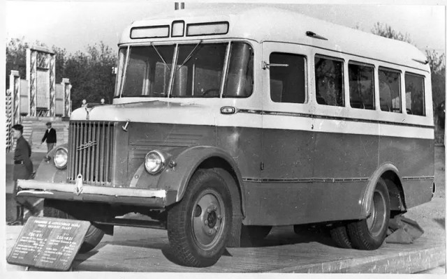 Вспомни как едешь из Москвы в пробках на дачу и посмотри как это было 60 лет назад