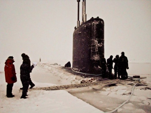 Взломанный арктический лёд