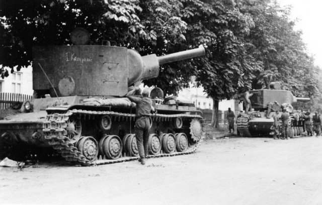 «Тяжелый штурмовой танк КВ-2»