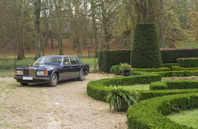 Брошенный Rolls-Royce Silver Spur из гаражного кооператива