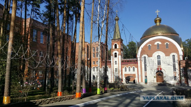 В Екатеринбурге священнослужитель построил 7-этажную школу на деньги прихожан
