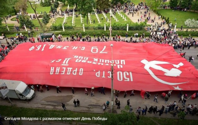 В Молдове развернули самое большое Знамя Победы.