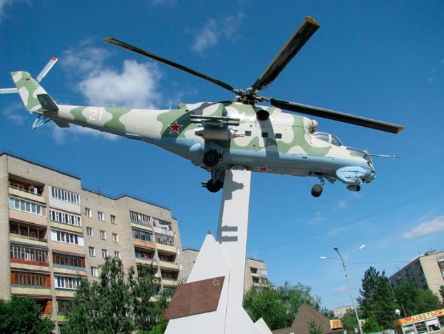 Советские монументы и уличные памятники