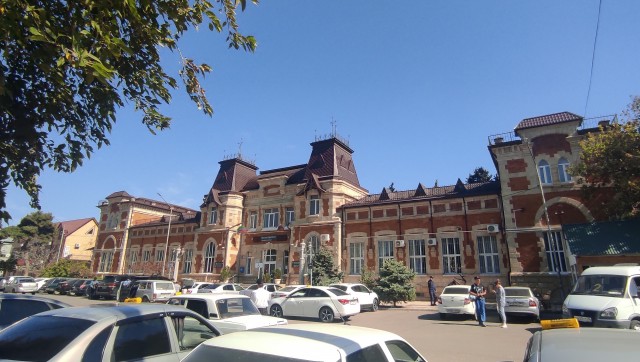 «Уважаемые граждане города Дербента! Всем гражданам мужского пола срочно явиться в военный комиссариат!»