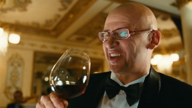 Лучший полицейский крышевал бизнес и промышлял "мертвыми душами"