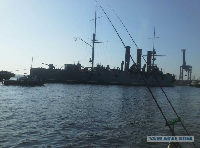Вывод крейсера "Аврора" на ремонт