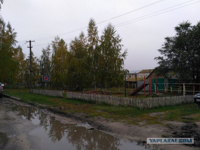 Власти Шигон (Самарская область) заставляют местного жителя снести построенную им детскую площадку и грозят штрафом