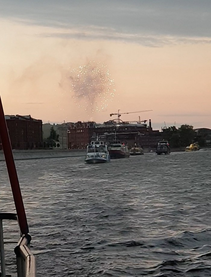 Салют в Москве. Я немного, точнее сильно в шоке
