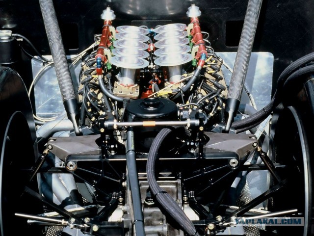 Как в 80-ых впихнули мотор от Формулы 1 в седан от Alfa Romeo и разогнали до 340 км/ч
