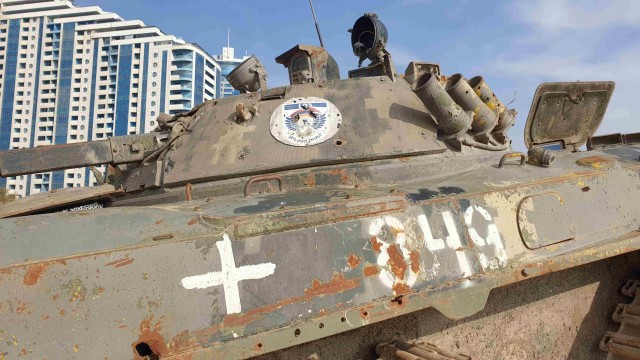 Выставка трофейной военной техники в Баку