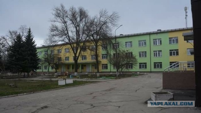 К кадрам последствия «удара» по роддому Мариуполя  есть несколько вопросов