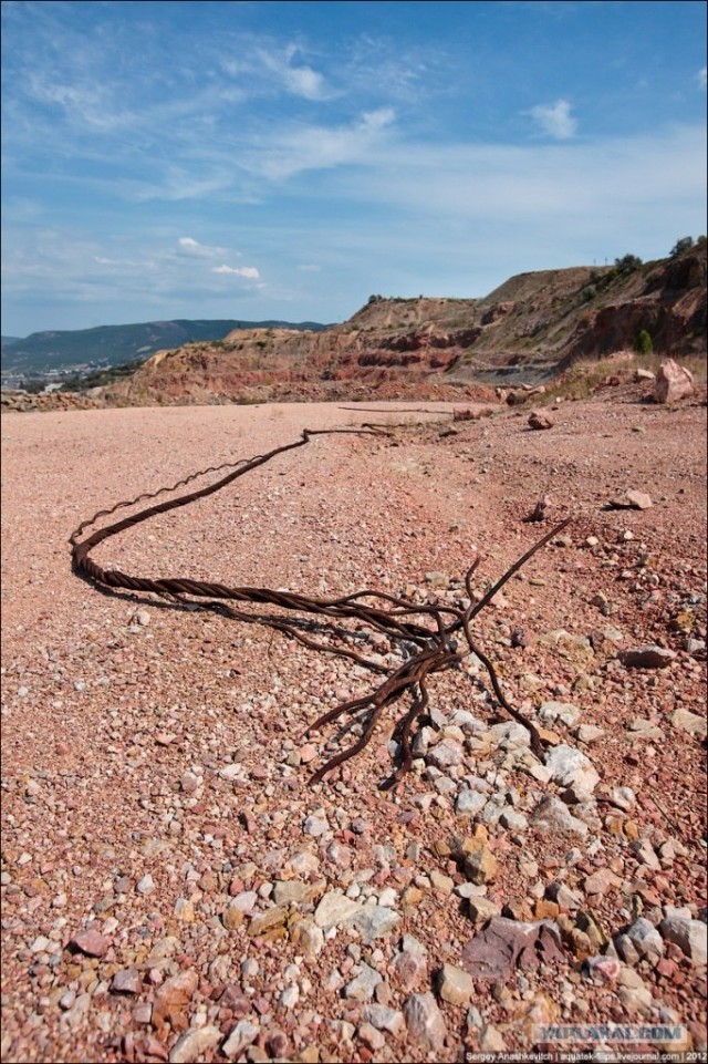 Заброшенный флюсовый карьер в Балаклаве