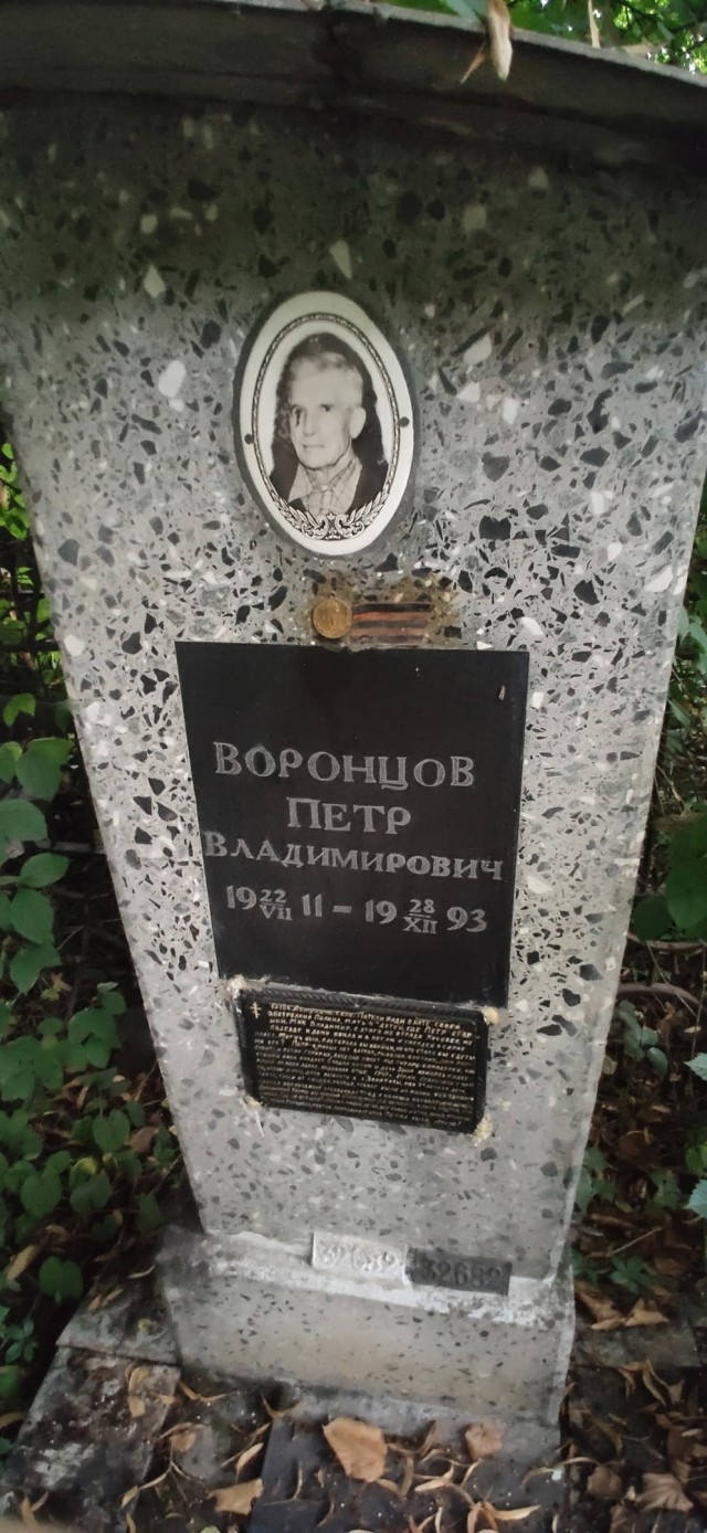 Немного атмосферных фото со старых кладбищ