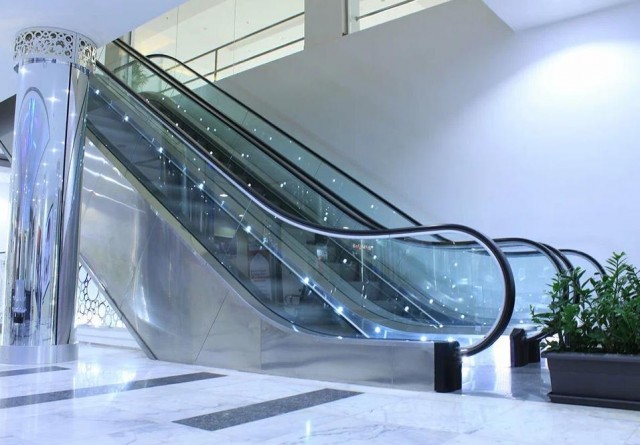 С 1 сентября в торговых центрах по всей России могут остановиться эскалаторы и траволаторы