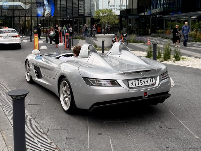 На Патриарших прудах заметили редчайший Mercedes за 274 миллиона рублей