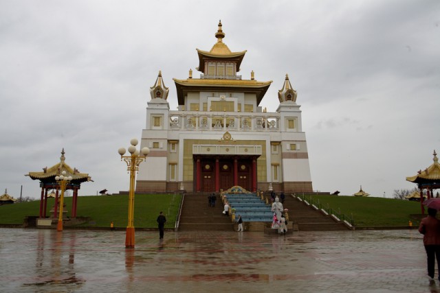 В Элисте борца из Дагестана заставили извиниться за Будду