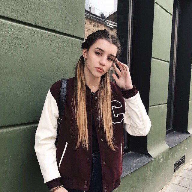 Просто девушки, которые окружают нас.