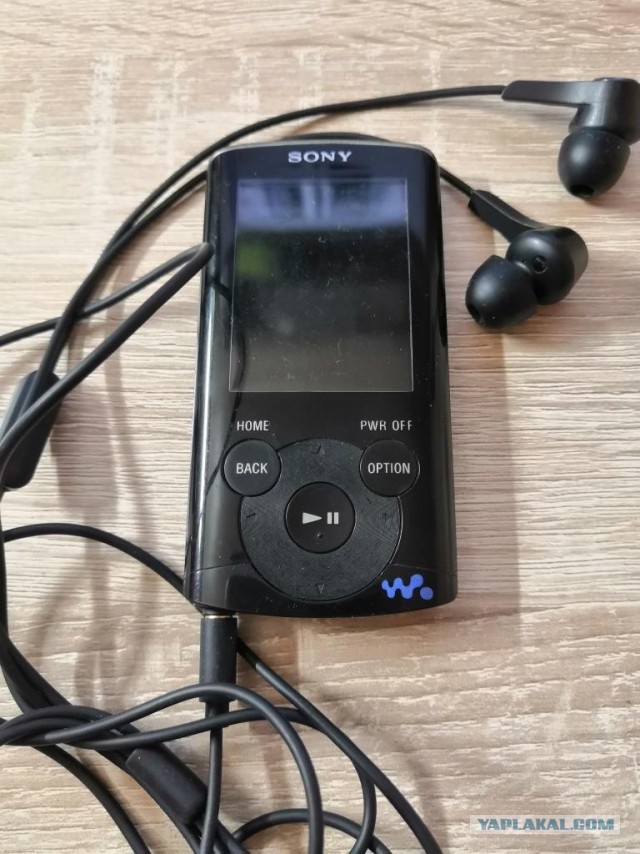 Новый «кассетник» Sony Walkman появился в России.