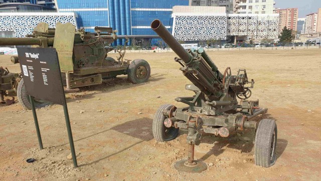Выставка трофейной военной техники в Баку