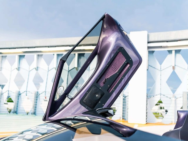 Vector W8 и другие. Редких суперкаров фотопост.