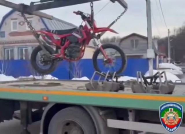 В Казани полицейские изловили малолетнего хруста.