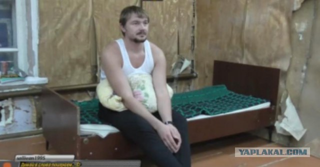 Посадили чувака на три месяца в избу
