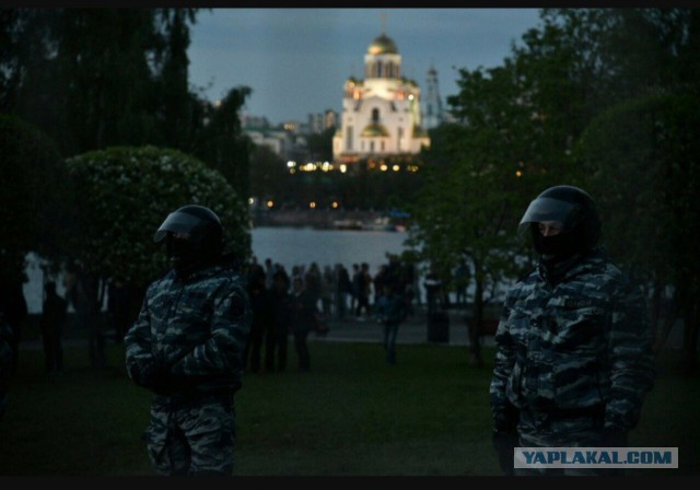 В РПЦ надеются, что защитники сквера в Екатеринбурге покрестят детей в храме на его месте