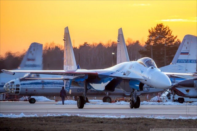 Тренировки "Русских витязей" на новых Су-35С в Кубинке