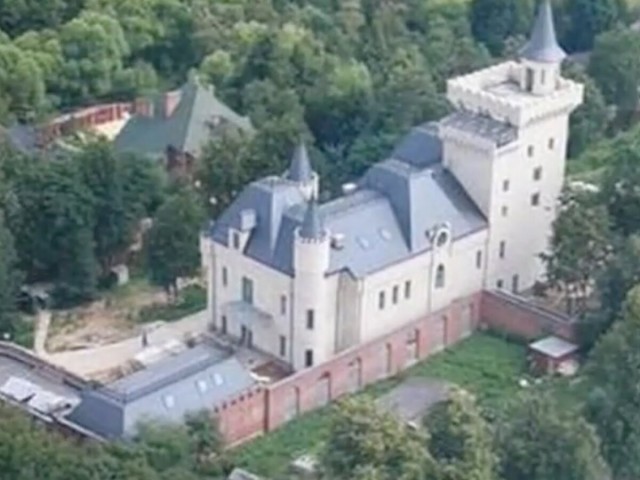 Алла Пугачёва с мужем и детьми тайно покинули Россию