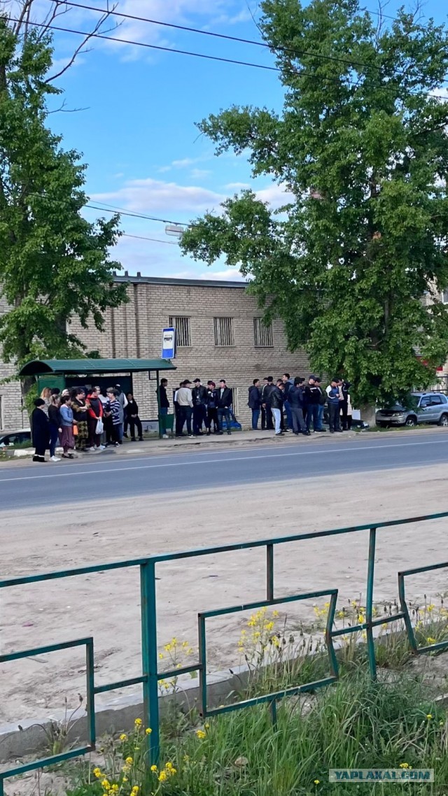 В Москве русские мужчины спросили с мигрантов, которые занимали спортивные площадки и мешали русским детям играть в футбол