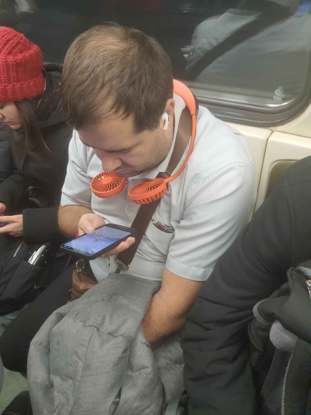 Модники, скрывающие свою неземную красоту в подземельях нашего метрополитена
