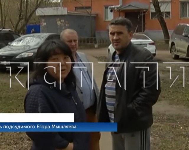 Группа молодых людей на «Мерседесе» беспричинно избивает посетителей ресторанов в центре города