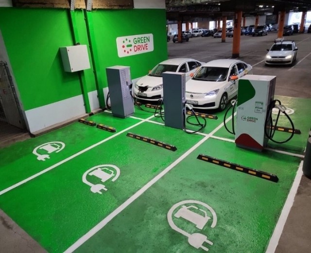 В РФ возведут 500 хабов для зарядки электромобилей с общей стоимостью программы в 50 млрд рублей