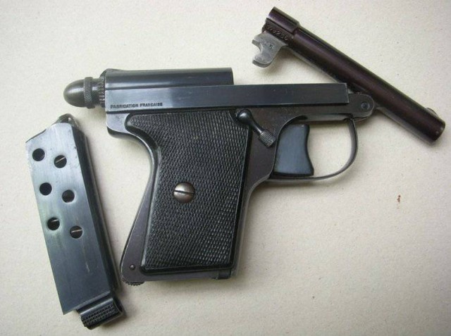 Beretta 21A - кому понадобился пистолет с заряжанием как у ружья?