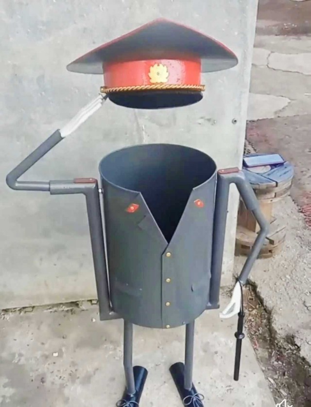 В Ростове избили пенсионера, а потом пытались затащить его в машину и увезти.