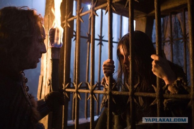14-летнюю исламистку из Падерборна изолируют в контейнере. 50 психиатрических лечебниц отказались её принимать.