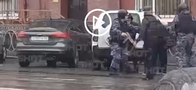 Лудоман взял в заложники сотрудницу букмекерской конторы во Владикавказе.