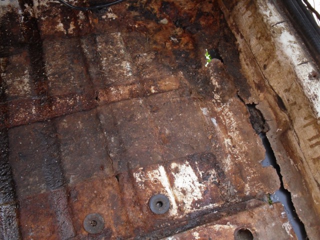 Что скапливается под задним сиденьем автомобиля