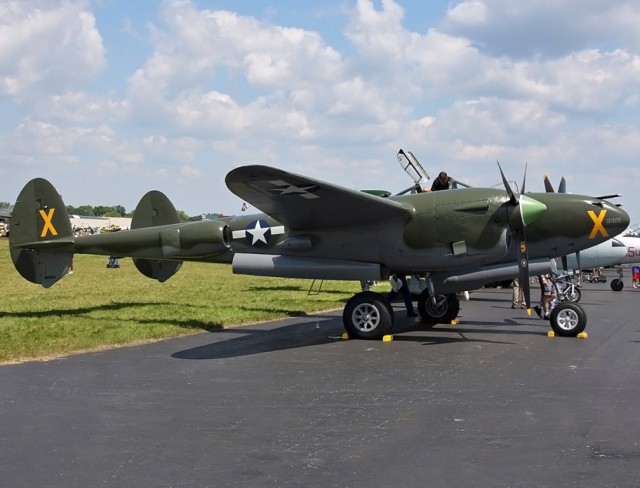 Многоцелевой истребитель P-38 «Lightning»