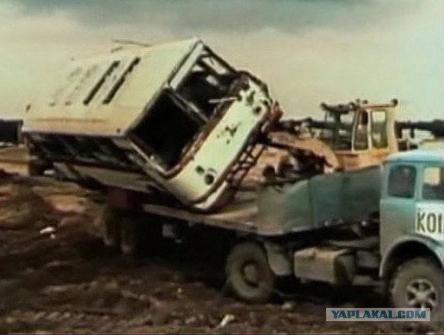 К годовщине аварии на ЧАЭС: автомобильные кладбища в зоне отчуждения тогда и сегодня