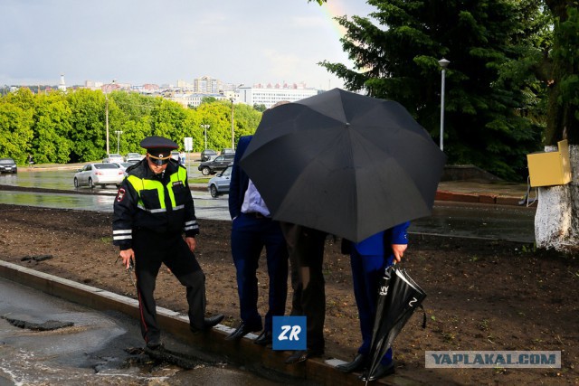 В Чебоксарах новый асфальт не продержался 10 часов.